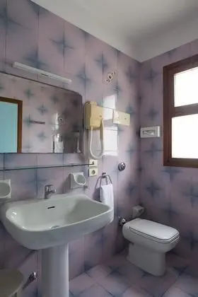 Üç Kişilik Oda, Kısmi Deniz Manzaralı