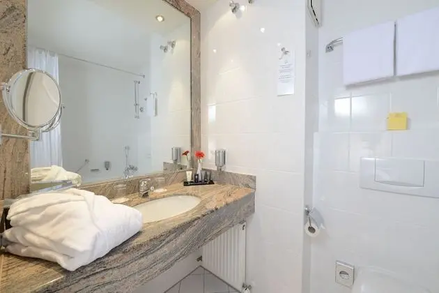 Deluxe Tek Büyük Yataklı Oda