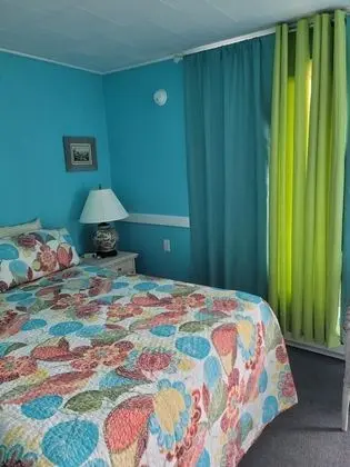 Tek Kişilik Oda, 1 Büyük (Queen) Boy Yatak, Buzdolabı ve Mikrodalga