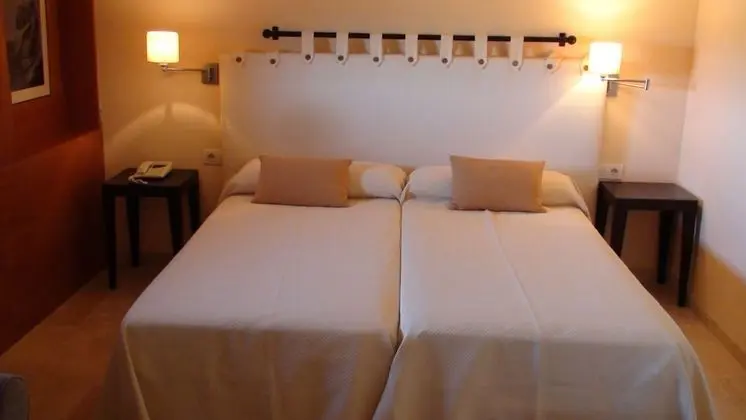 Standard Tek Büyük veya İki Ayrı Yataklı Oda