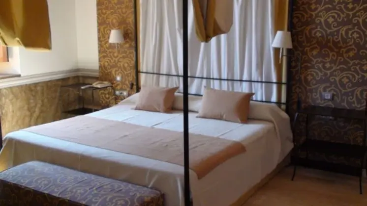 Standard Tek Büyük veya İki Ayrı Yataklı Oda