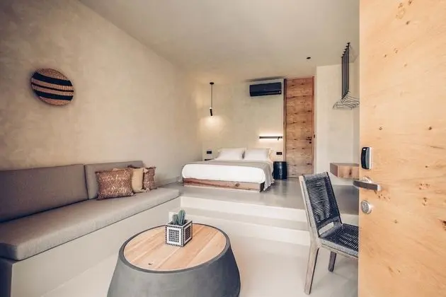 Junior Retreat with private pool & mountain view