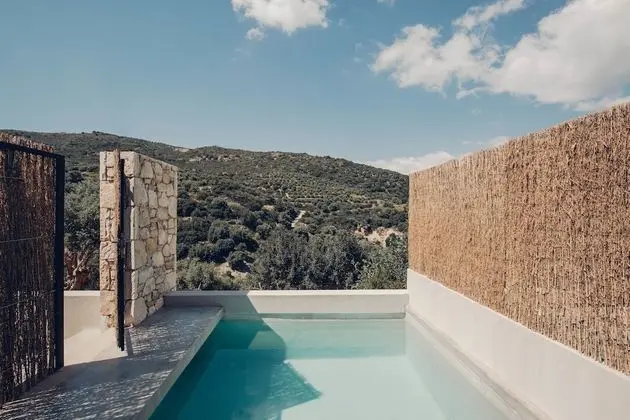 Junior Retreat with private pool & mountain view