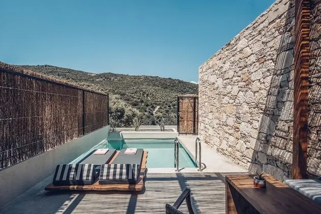 Junior Retreat with private pool & mountain view