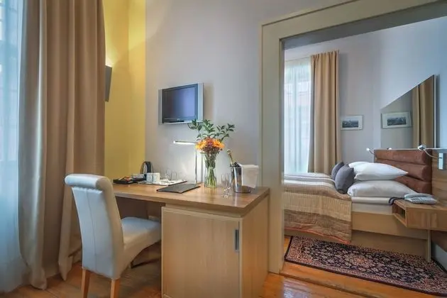 Deluxe Tek Büyük Yataklı Oda