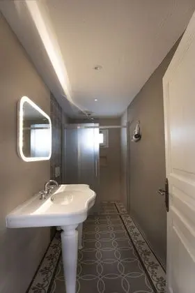 Deluxe Tek Büyük Yataklı Oda, 1 Yatak Odası, Sigara İçilmez (Bay Window)