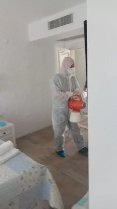 Sokak ve Bahçe Manzarali Oda
