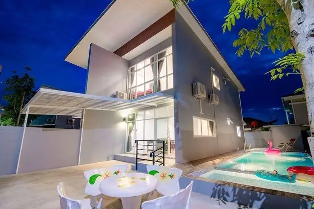 Three Bedrooms Home With Private Pool