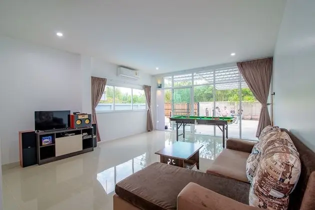 Three Bedrooms Home With Private Pool