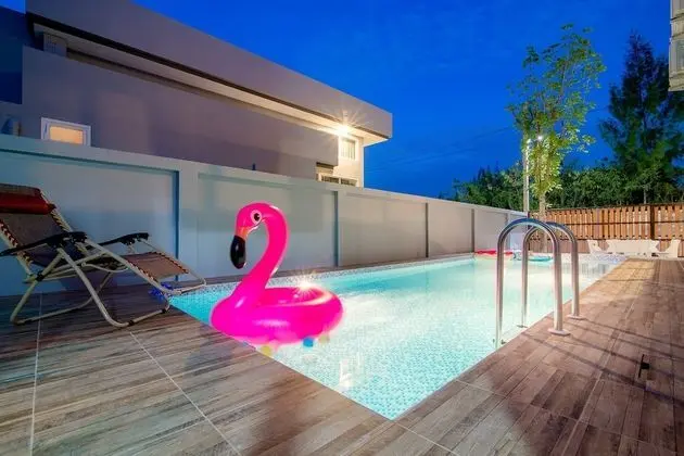 Three Bedrooms Home With Private Pool
