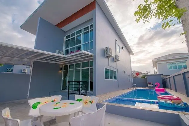 Three Bedrooms Home With Private Pool