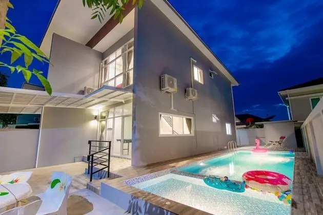 Three Bedrooms Home With Private Pool