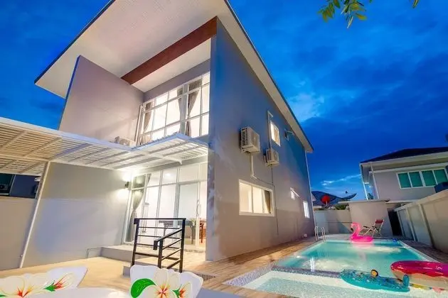 Three Bedrooms Home With Private Pool