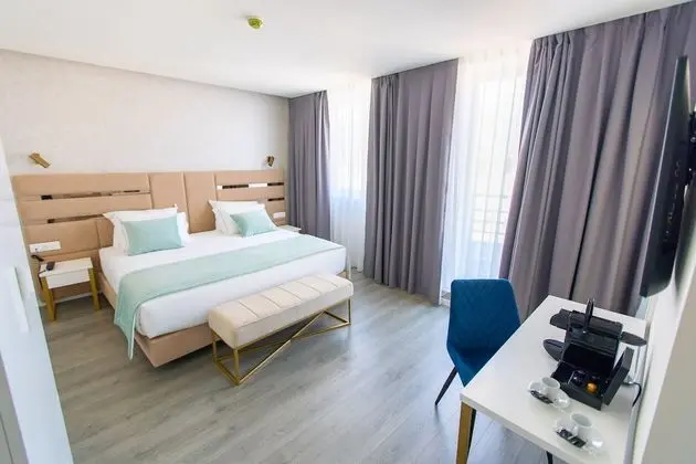 Premium Tek Büyük Yataklı Oda