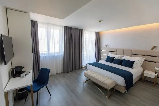 Premium Tek Büyük Yataklı Oda