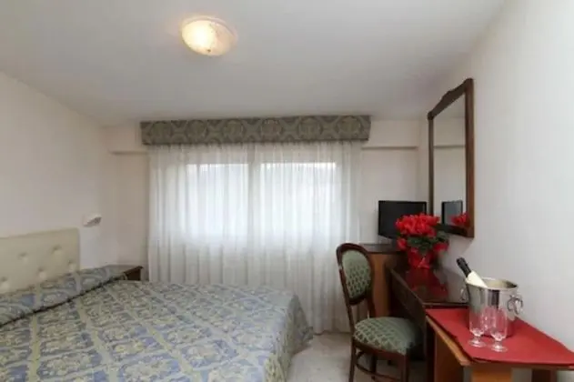 Economy Tek Büyük veya İki Ayrı Yataklı Oda