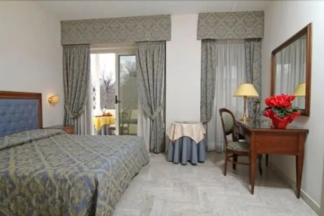 Standard Tek Büyük veya İki Ayrı Yataklı Oda, Balkon