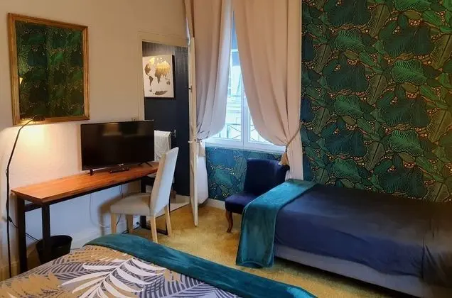 Üç Kişilik Oda