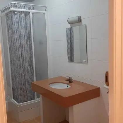 Economy Tek Büyük Yataklı Oda, Ortak Banyo