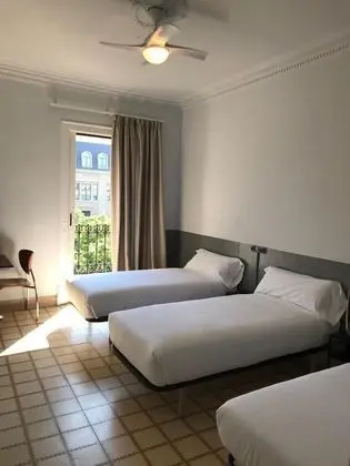 Economy Üç Kişilik Oda, Ortak Banyo