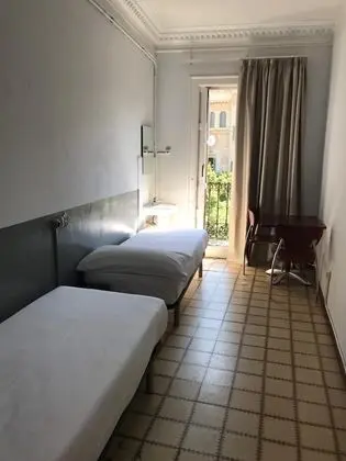 Economy Üç Kişilik Oda, Ortak Banyo