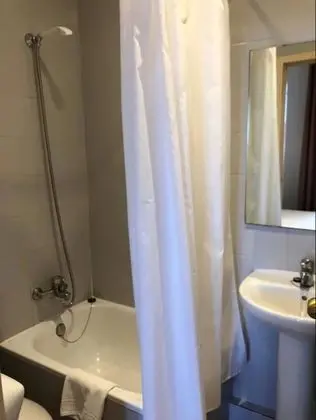 Economy Üç Kişilik Oda, Ortak Banyo