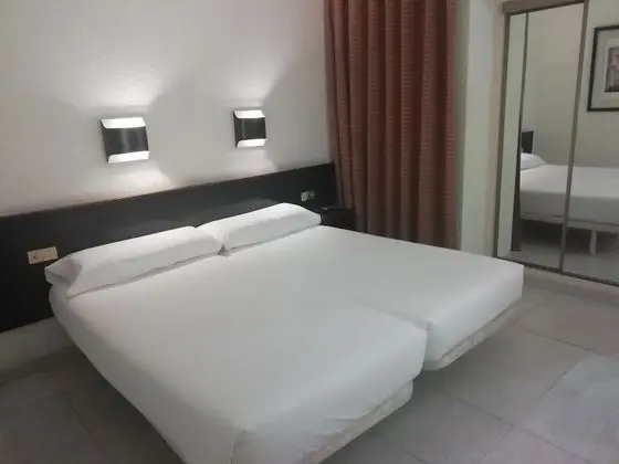 Tek Büyük Yataklı Oda (Interior)