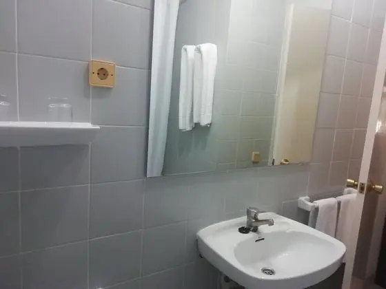 Tek Büyük Yataklı Oda (Interior)