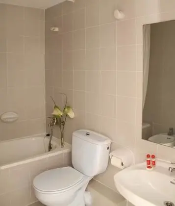 Tek Büyük Yataklı Oda (Interior)