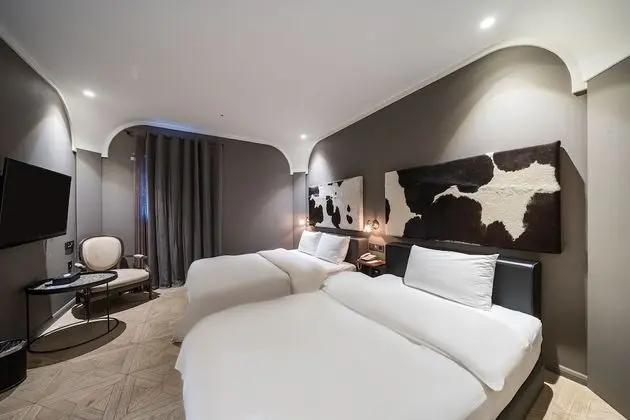 Two-Beds Suite