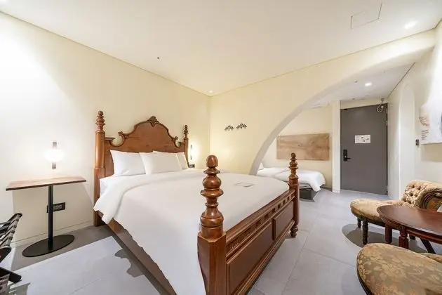Two-Beds Suite
