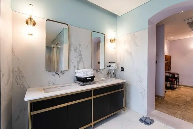 Two-Beds Suite