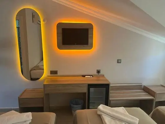 Triple,Kara veya Havuz Manzaralı,Balkonlu