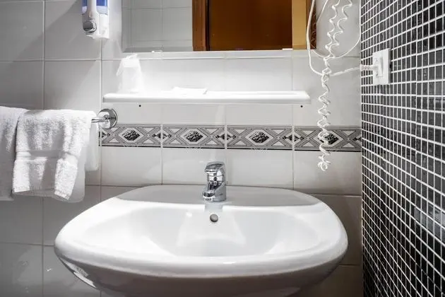 Economy Tek Büyük Yataklı Oda, Ortak Banyo