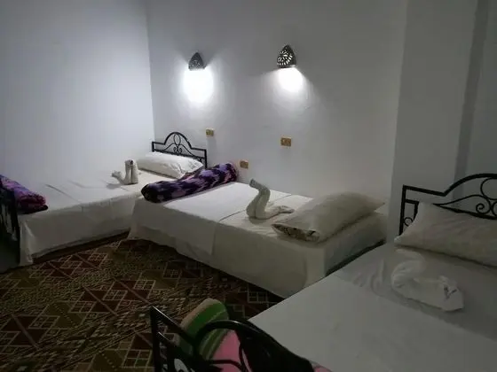 Üç Kişilik Oda, Havuz Manzaralı