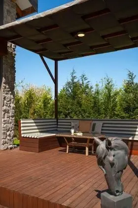Taş Ev Suit, Bahçe Manzaralı, Isıtmalı Özel Havuzlu