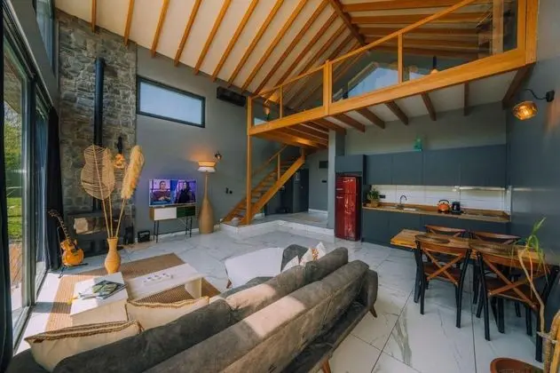 Taş Ev Suit, Bahçe Manzaralı, Isıtmalı Özel Havuzlu
