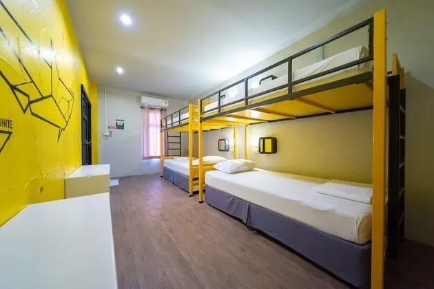 1 Bed in Mixed 4 Beds Dormitory Room - Air Con