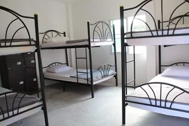 10 Beds Mixed Dorm Shared Bathroom