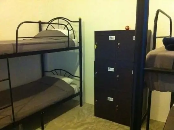 6 Beds Mixed Dorm Shared Bathroom