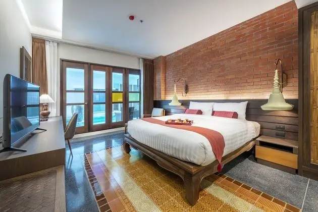 Superior Pool Access (King Bed)