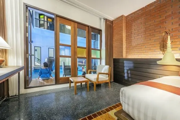 Superior Pool Access (King Bed)