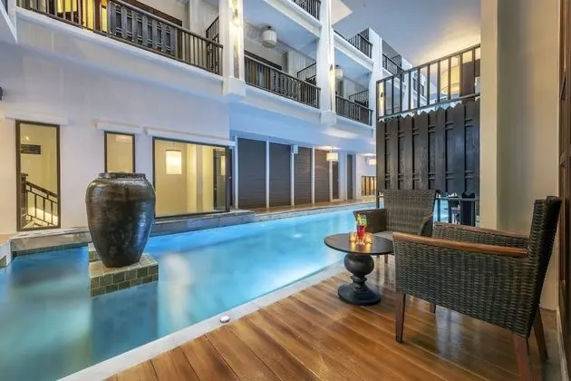 Superior Pool Access (King Bed)