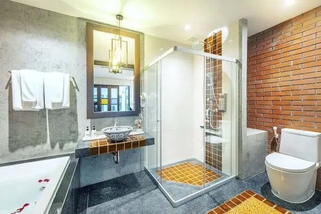 Superior Pool Access (King Bed)
