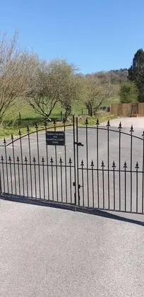 Superior Tek Büyük Yataklı Oda, Banyolu/Duşlu, Avlu Manzaralı (Courtyard room)