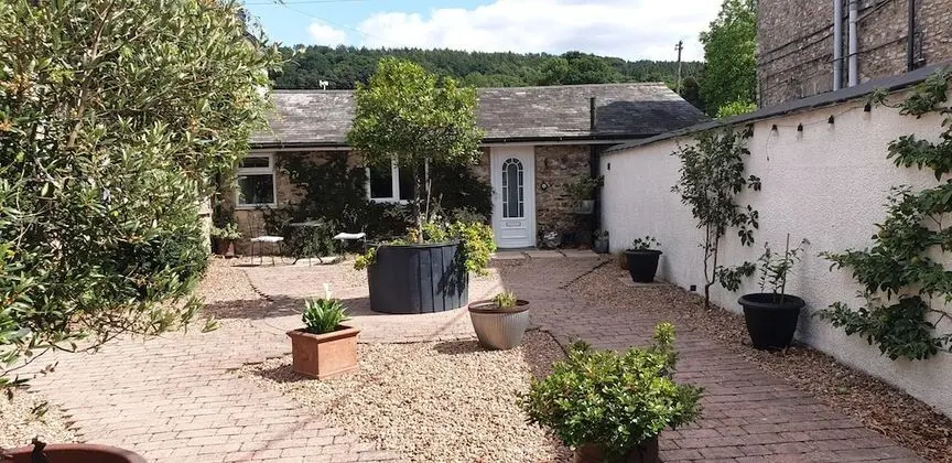 Superior Tek Büyük Yataklı Oda, Banyolu/Duşlu, Avlu Manzaralı (Courtyard room)