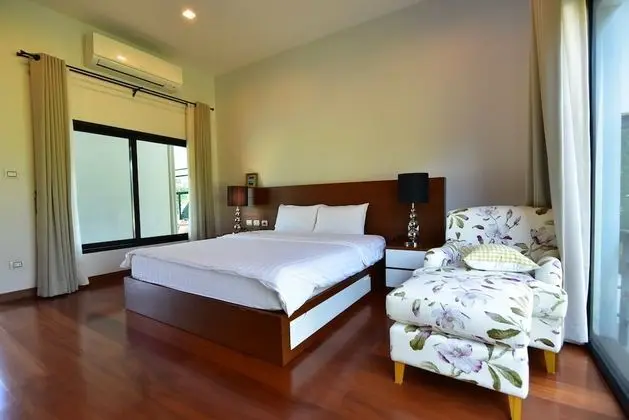 4 Bedrooms Pool Villa