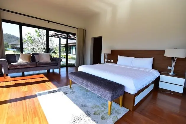 4 Bedrooms Pool Villa
