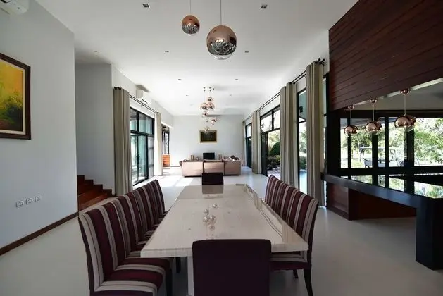 4 Bedrooms Pool Villa
