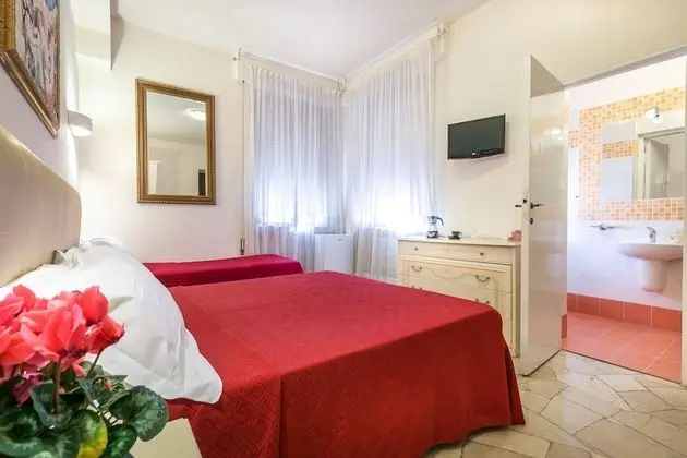 Üç Kişilik Oda, Sigara İçilmez